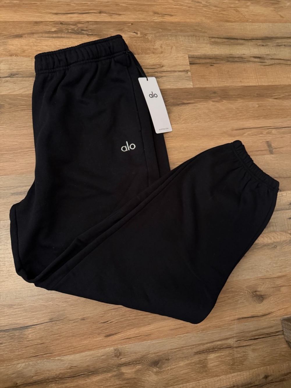 ALO Yoga women’s Black Jogger Sweatpants with Logo